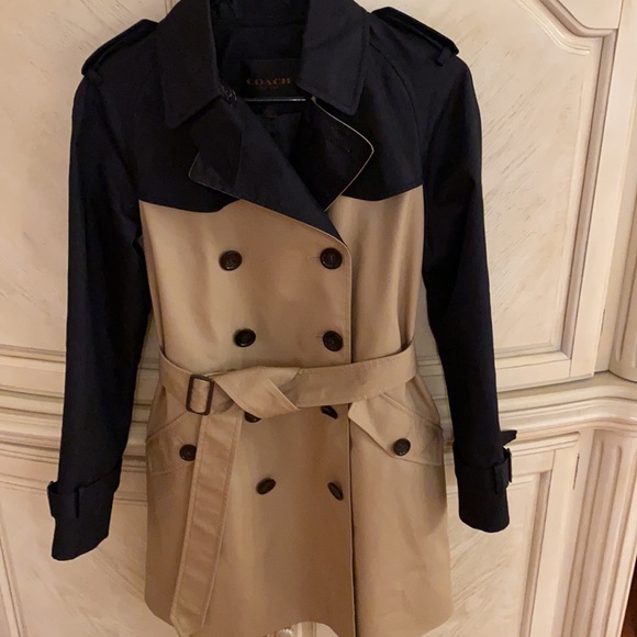 COACH Coat Size XS excellent condition. No flaws. Black and Tan - Picture 7 of 9